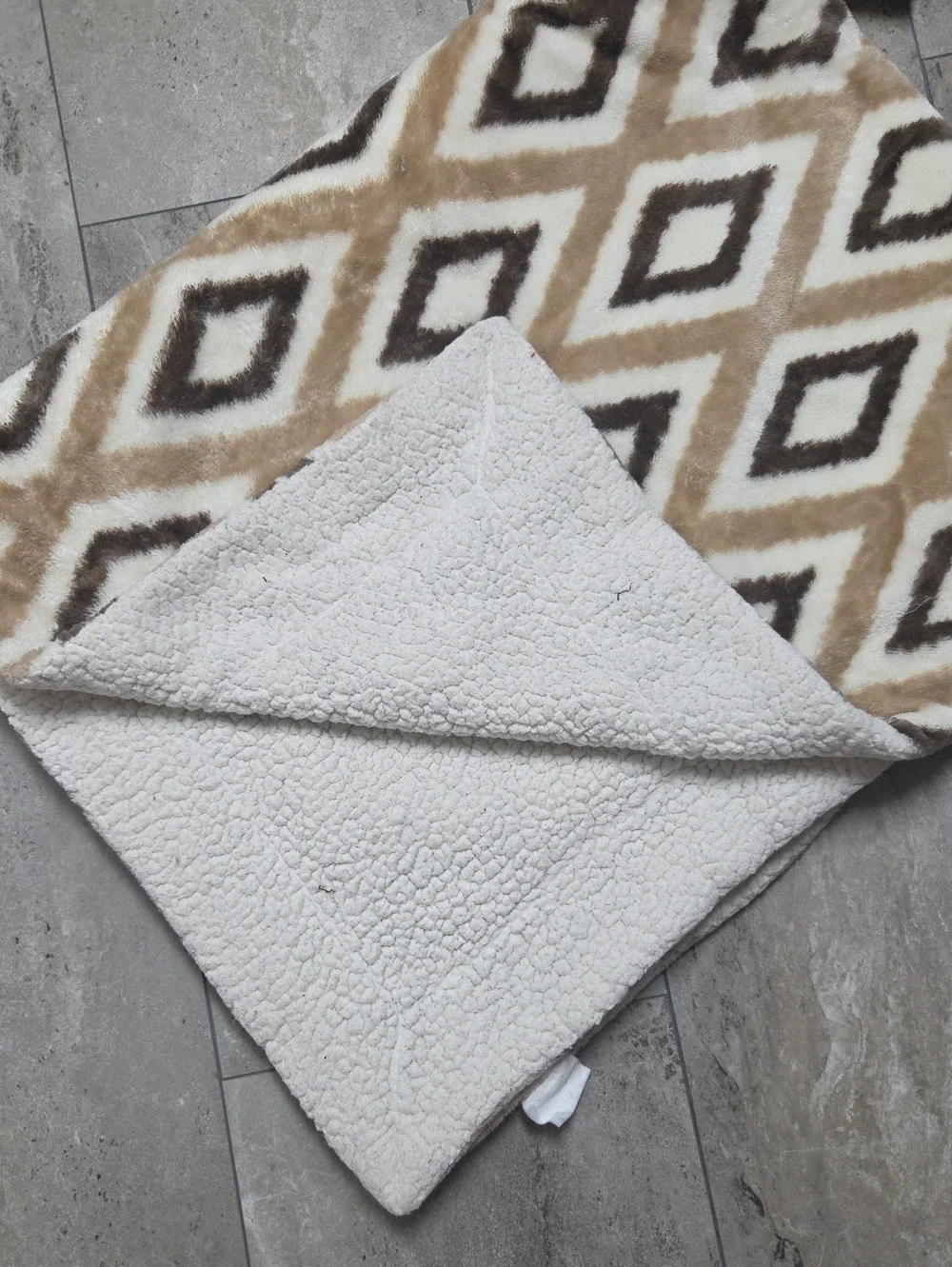 Cozy Reversible Sherpa Throw Blanket - Cream and Tan